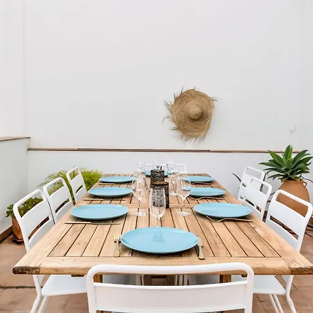 Townhouse In The Old Historic Town With Spacious Terrace And Its Own Cave Holiday home *