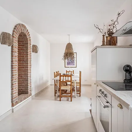 Townhouse In The Old Historic Town With Spacious Terrace And Its Own Cave Almunecar
