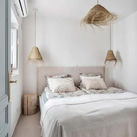 Townhouse In The Old Historic Town With Spacious Terrace And Its Own Cave *